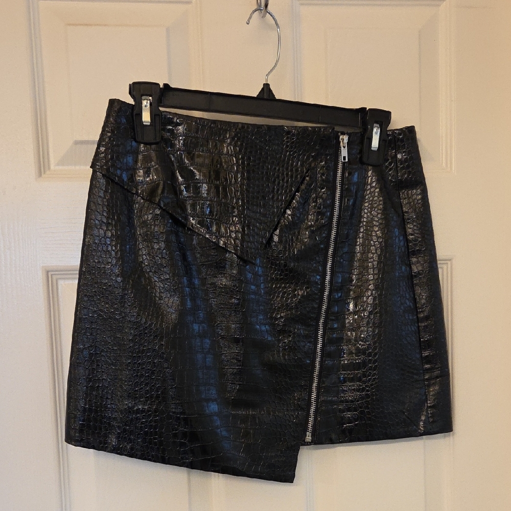 Stylestalker Black Croc-Embossed Mini Skirt Size 4